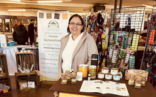 Sandra König, die Reico-Expertin aus Jüchen im Team Hundemahlzeit, war auf dem Fellnasen-Markt in Gelsenkirchen