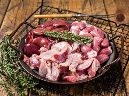 Wieso Nebenerzeugnisse im Hundefutter wie Magen, Leber, Herz und Hals gut sind